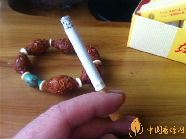 紅梅煙(軟黃)好抽嗎 品味經(jīng)典平價紅梅軟黃香